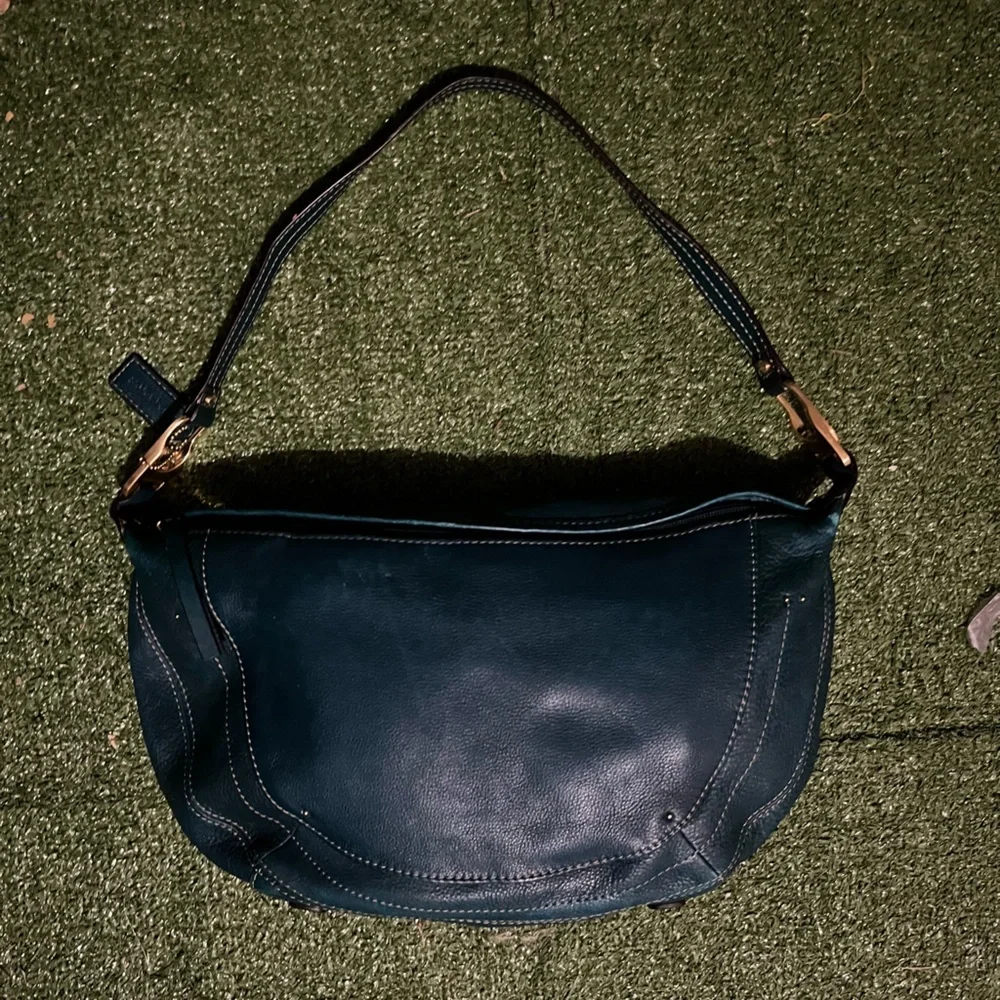 Elegant Navy Leather Shoulder Bag - Picture 5 of 5